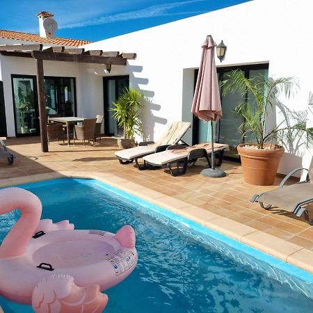 Beautiful Spacious Villa With Private Heated Pool In Lajares Bagian luar foto