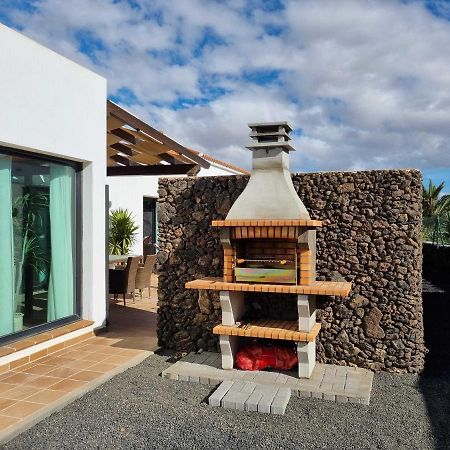 Beautiful Spacious Villa With Private Heated Pool In Lajares Bagian luar foto