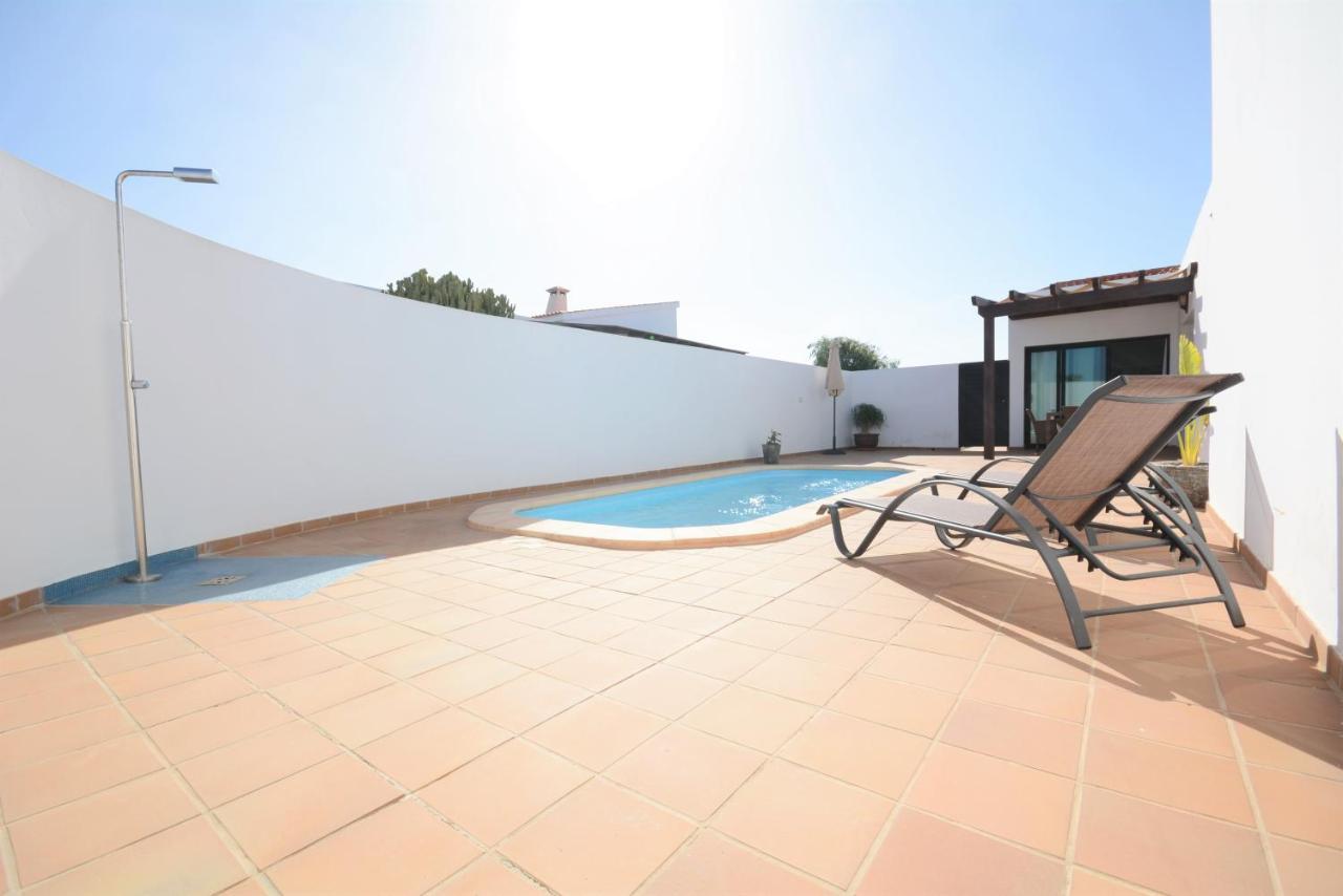 Beautiful Spacious Villa With Private Heated Pool In Lajares Bagian luar foto