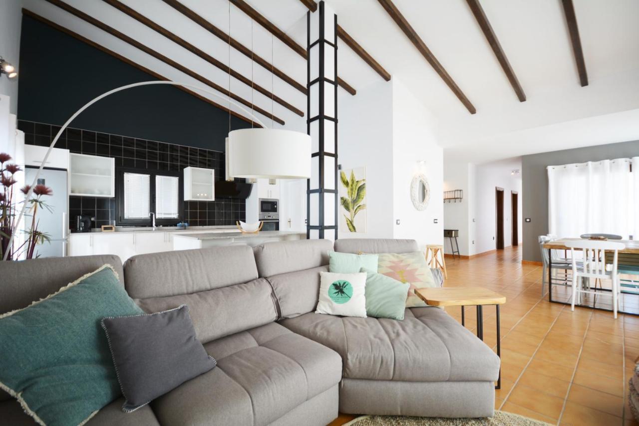Beautiful Spacious Villa With Private Heated Pool In Lajares Bagian luar foto