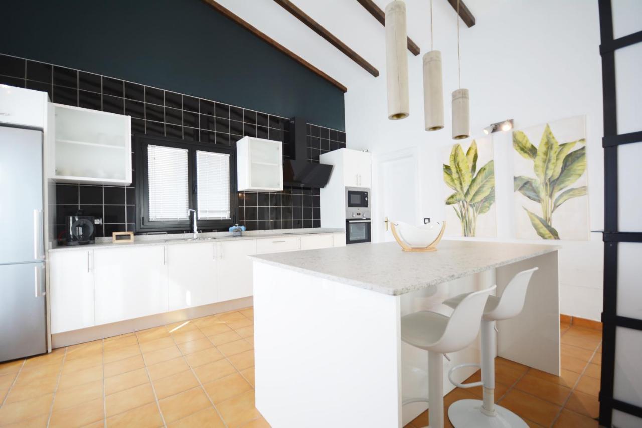 Beautiful Spacious Villa With Private Heated Pool In Lajares Bagian luar foto