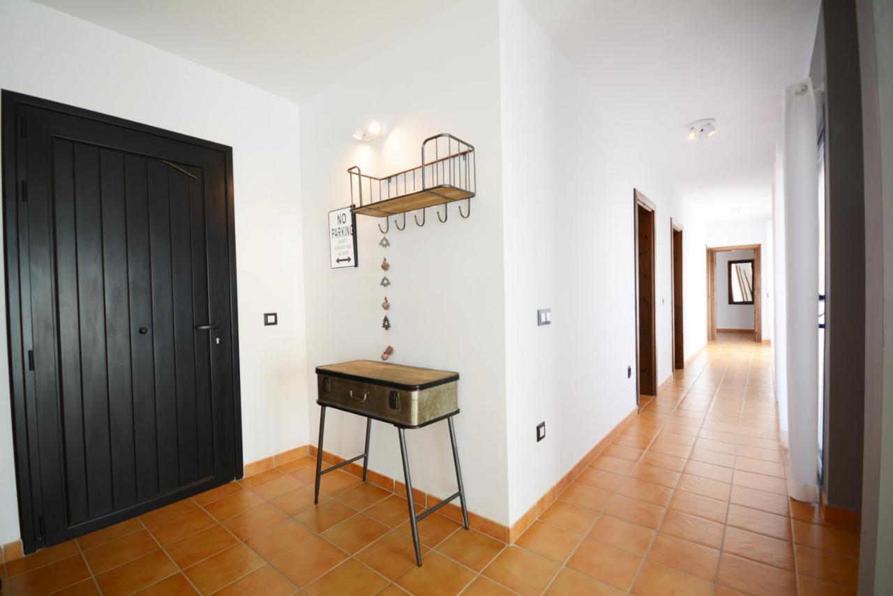 Beautiful Spacious Villa With Private Heated Pool In Lajares Bagian luar foto