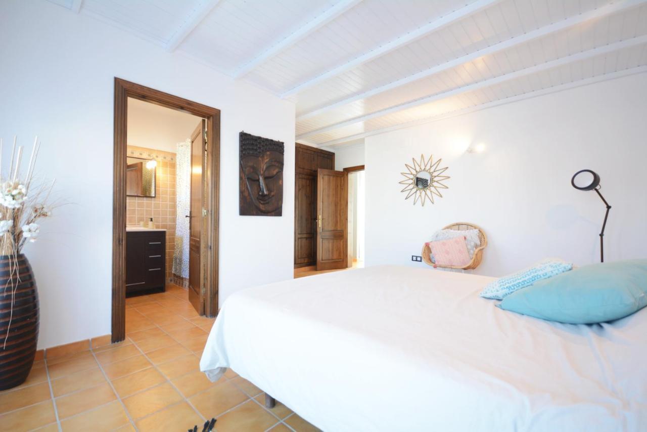Beautiful Spacious Villa With Private Heated Pool In Lajares Bagian luar foto