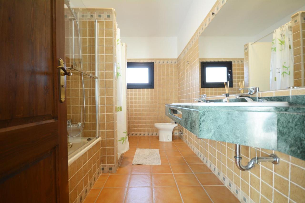 Beautiful Spacious Villa With Private Heated Pool In Lajares Bagian luar foto