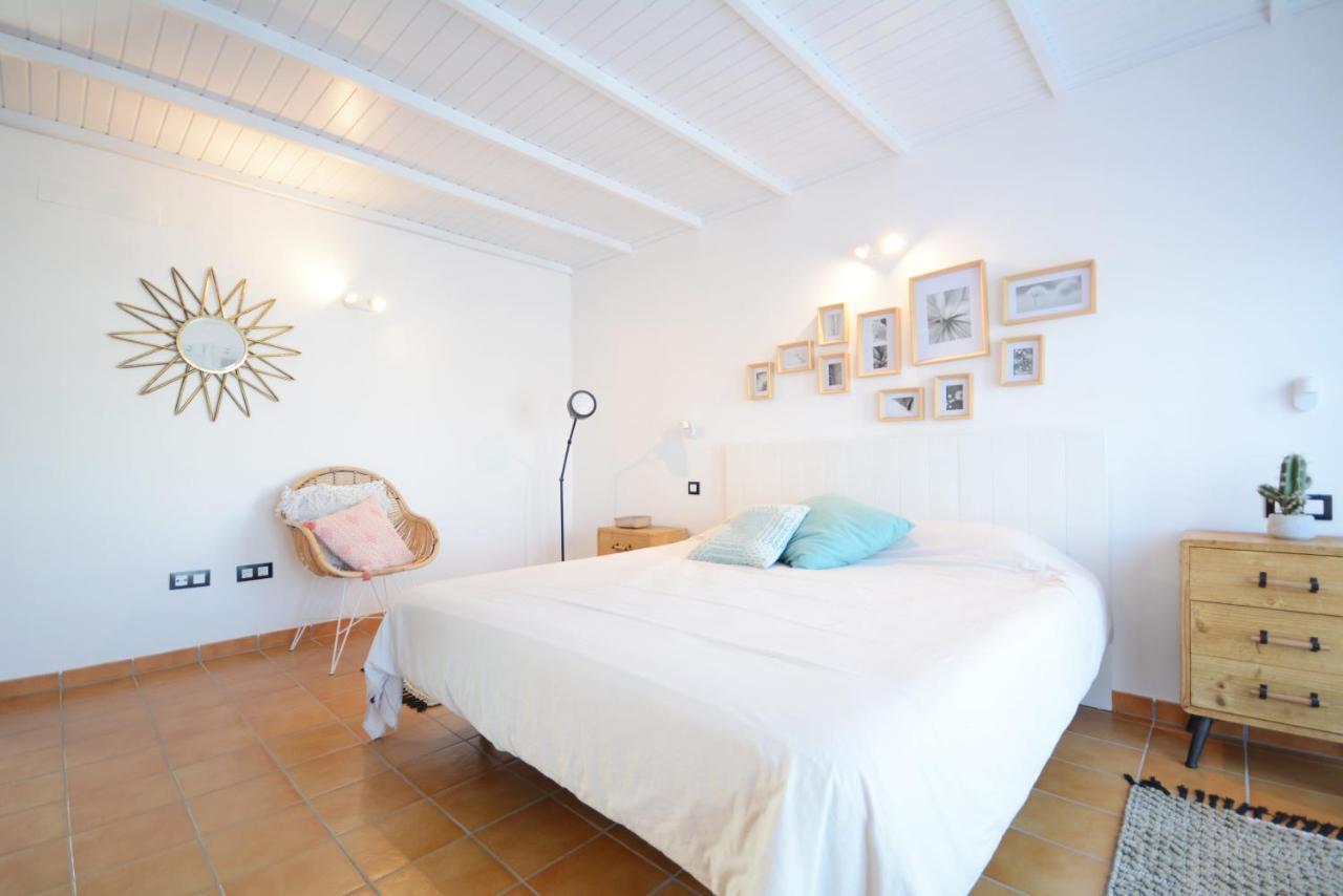 Beautiful Spacious Villa With Private Heated Pool In Lajares Bagian luar foto