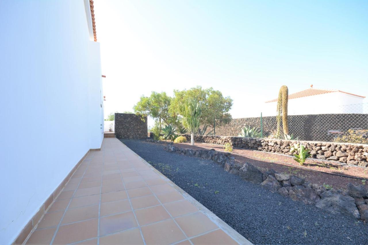Beautiful Spacious Villa With Private Heated Pool In Lajares Bagian luar foto