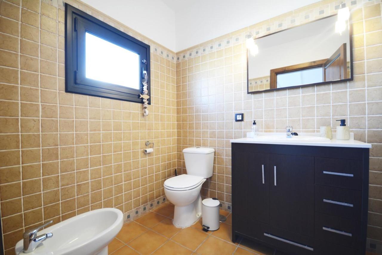 Beautiful Spacious Villa With Private Heated Pool In Lajares Bagian luar foto
