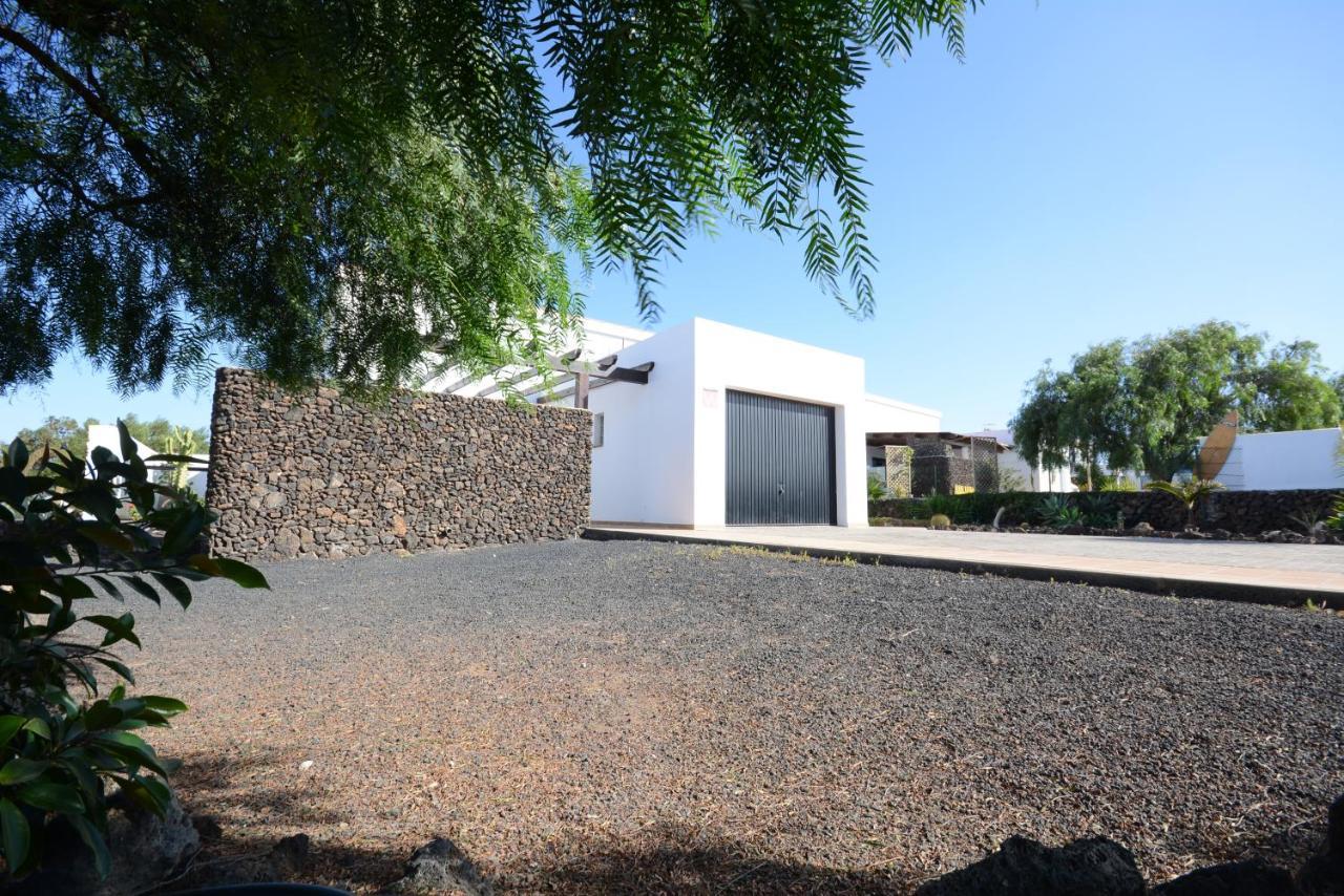 Beautiful Spacious Villa With Private Heated Pool In Lajares Bagian luar foto