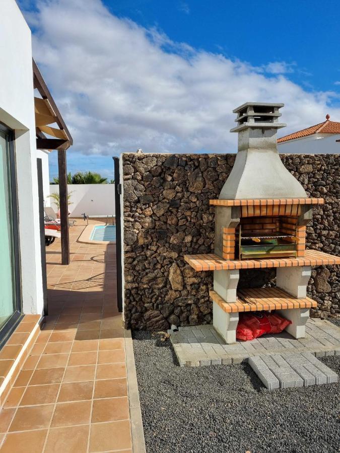 Beautiful Spacious Villa With Private Heated Pool In Lajares Bagian luar foto