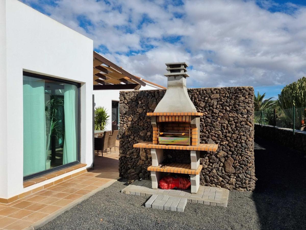 Beautiful Spacious Villa With Private Heated Pool In Lajares Bagian luar foto