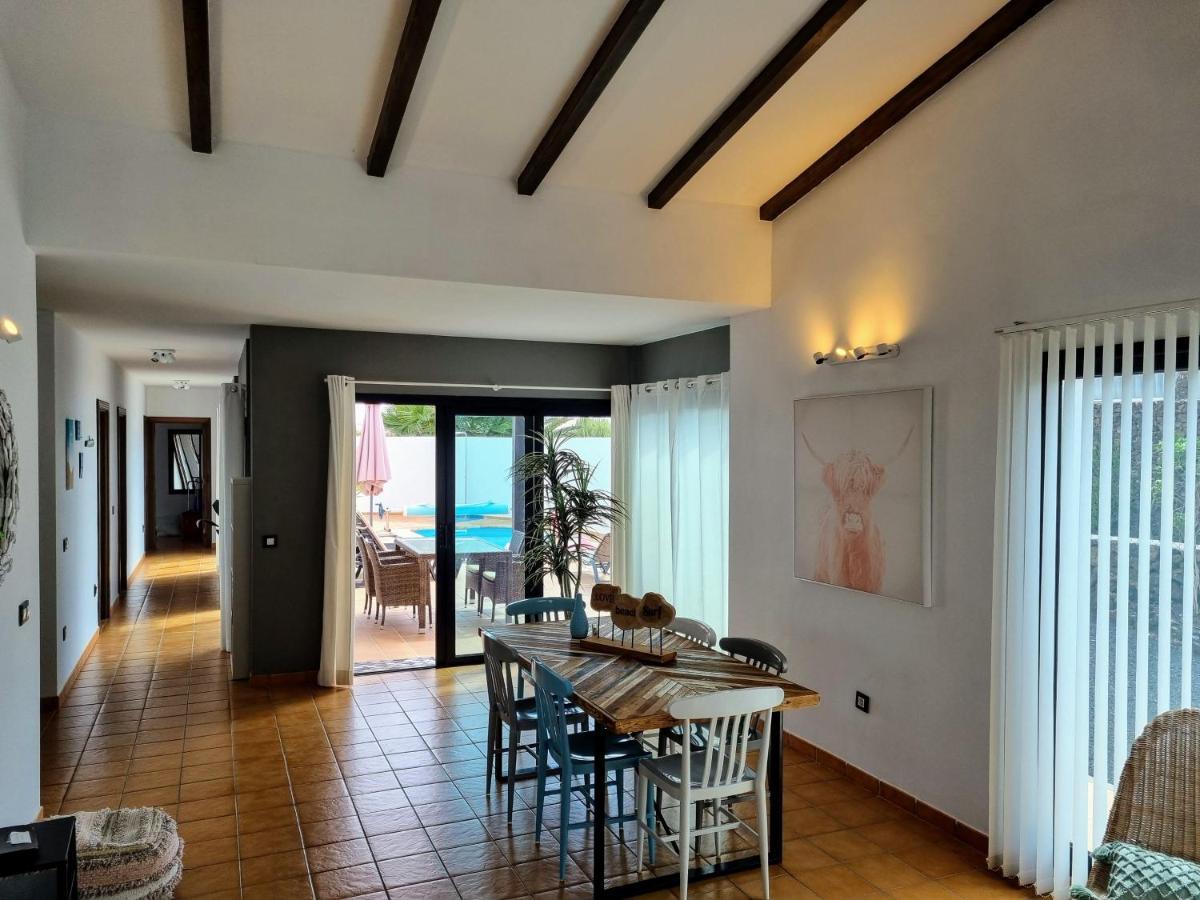 Beautiful Spacious Villa With Private Heated Pool In Lajares Bagian luar foto
